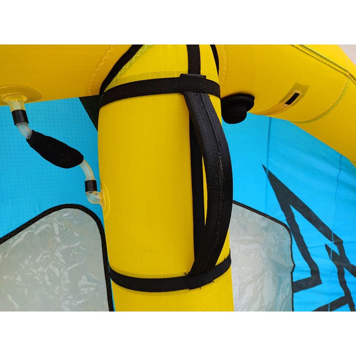 Pack wingfoil bleu et jaune de niveau intermédiaire à avancé