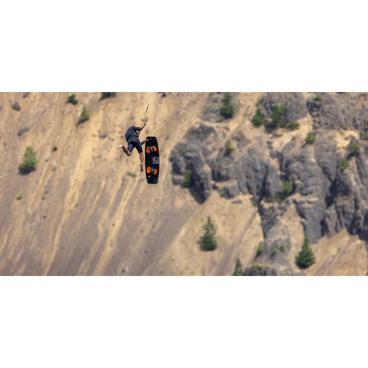 f.one trax hrd carbone 2025 - planche de kitesurf