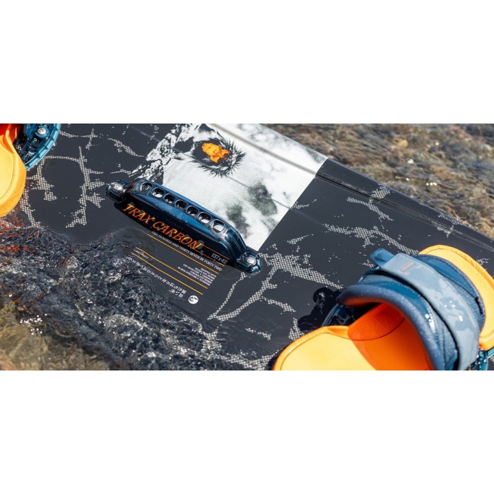 f.one trax hrd carbone 2025 - planche de kitesurf