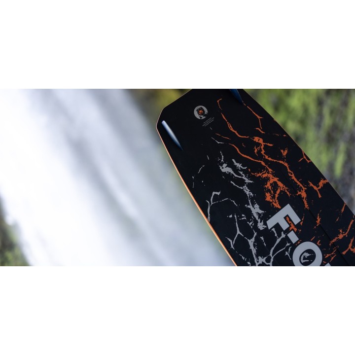 f.one trax hrd carbone 2025 - planche de kitesurf