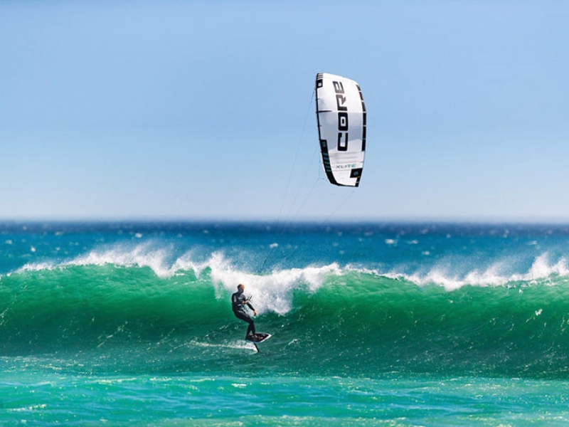 La chasse au poids sur les ailes de kitesurf