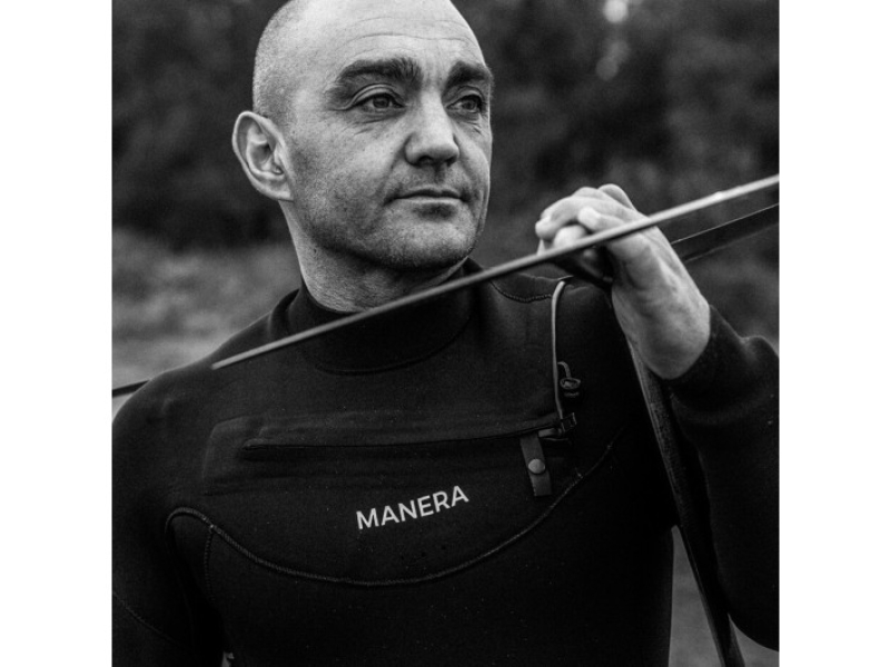 Guide Complet des Combinaisons pour Surf, Kitesurf et Wingfoil